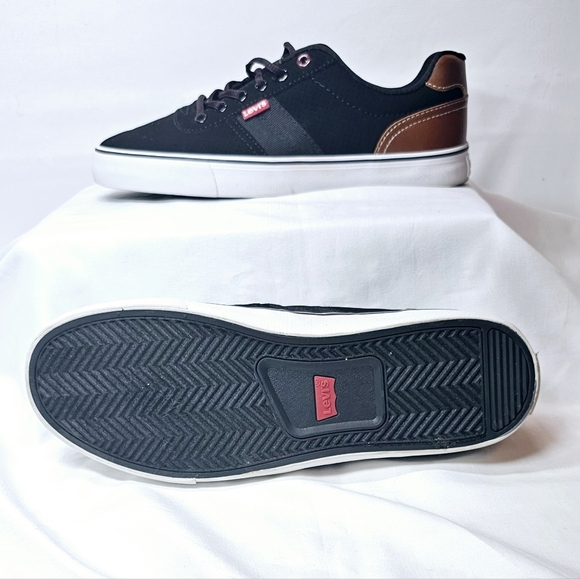 Men Levi Miles Perf Pu Shoes - Picture 6 of 8